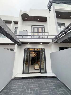 Chủ Nhà Cần Bán Gấp! Nhà 120M², 1 Trệt 1 Lầu, 3PN, Sổ Hồng Riêng Chỉ 2Tỷ1 Ngay Trung Tâm Thủ Dầu Một